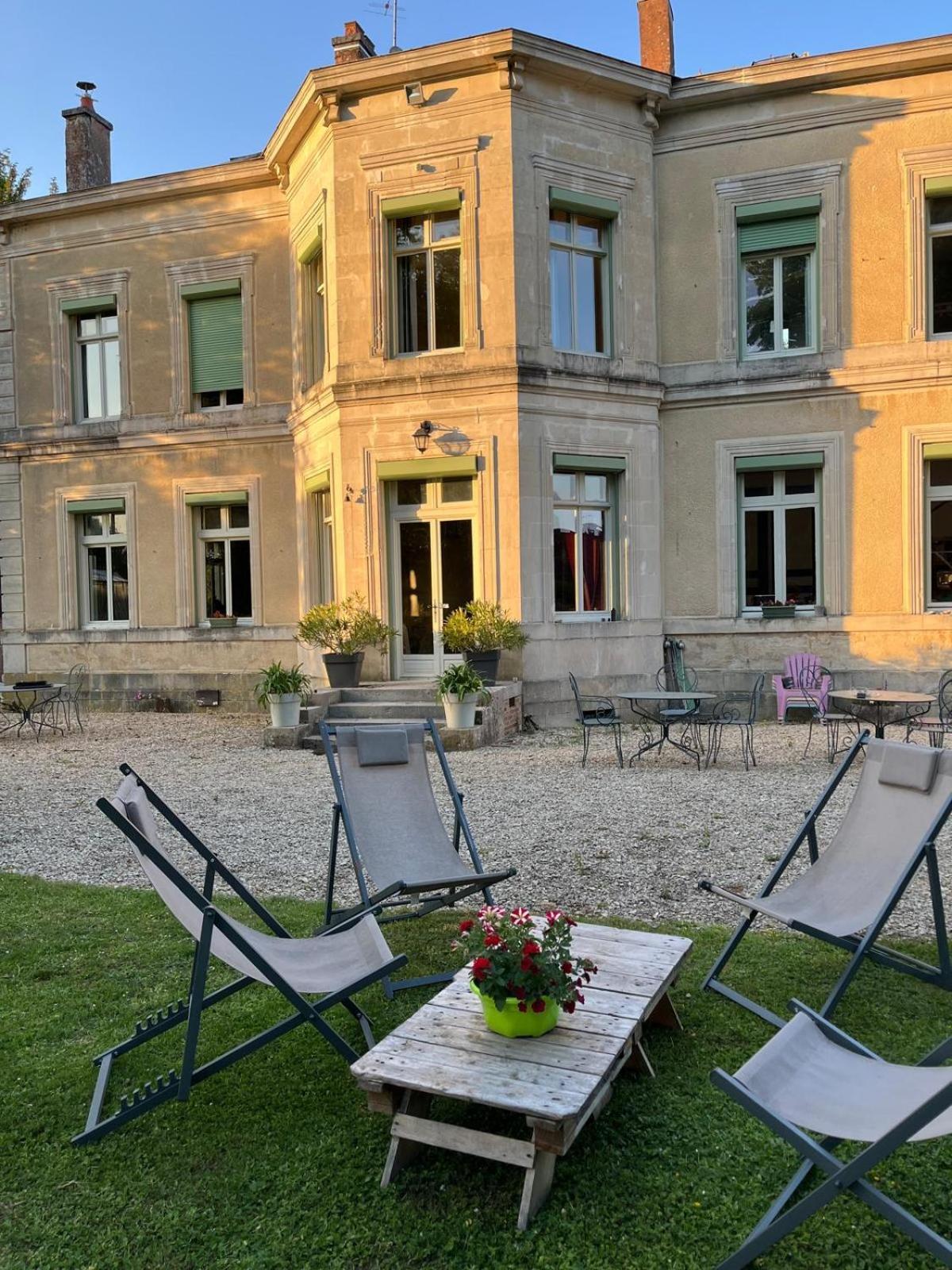 Chateau De Pougy Kültér fotó
